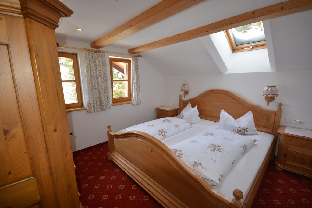 Gaestehaus Am Berg Hirschegg  Kamer foto