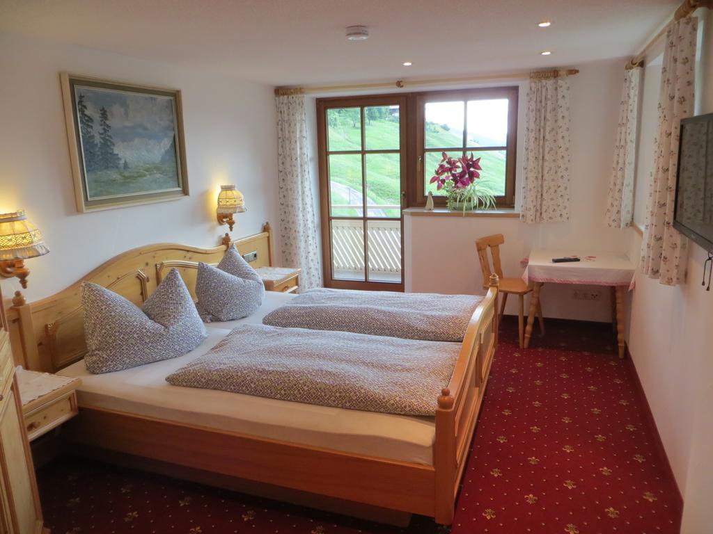 Gaestehaus Am Berg Hirschegg  Kamer foto