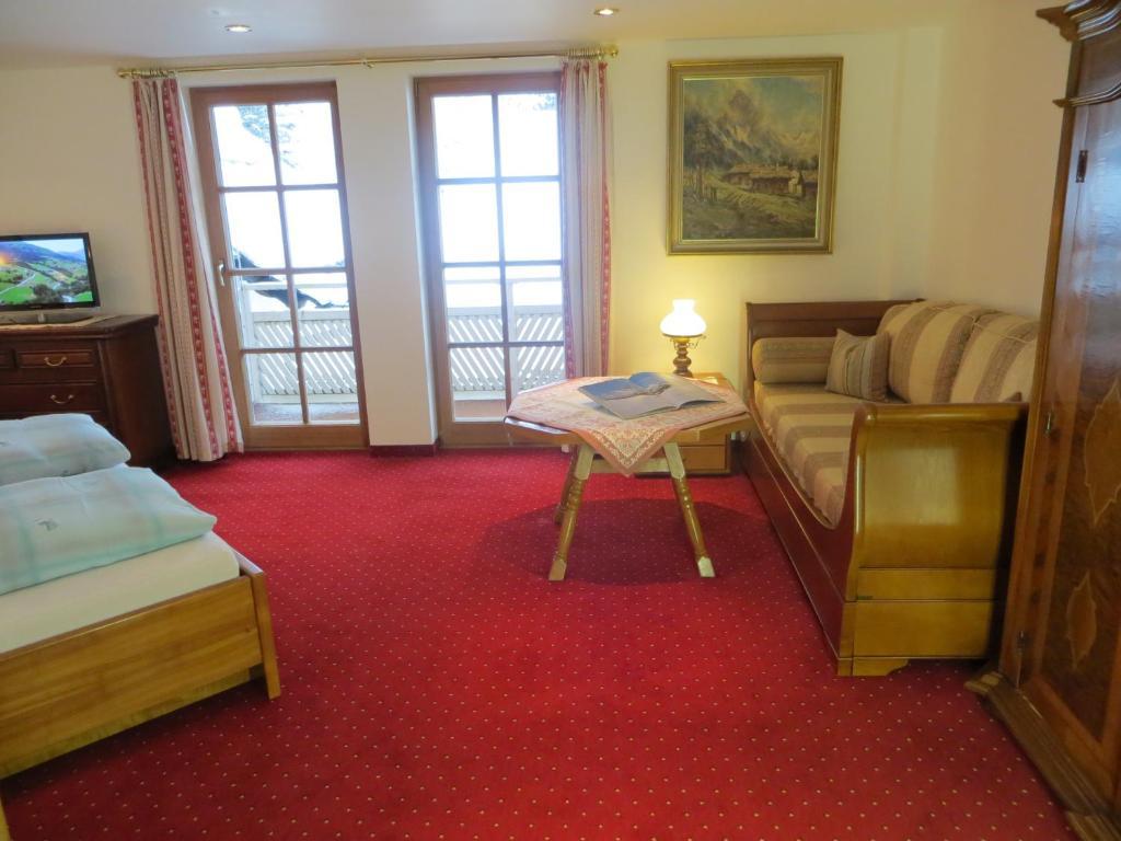 Gaestehaus Am Berg Hirschegg  Kamer foto